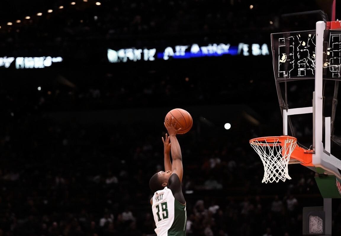 雄鹿队面临阵容调整：加里-特伦特投篮手感低迷致进攻效率下滑